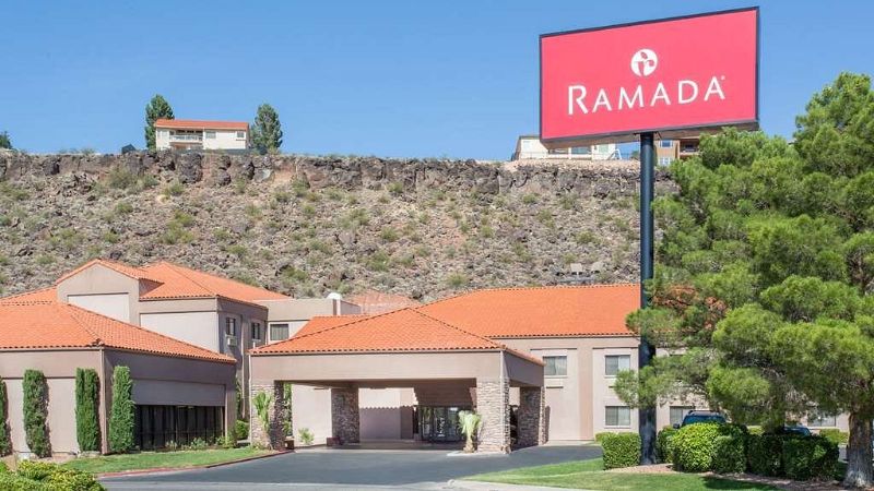 Ramada by Wyndham St George, room with private jacuzzi, photo 6
