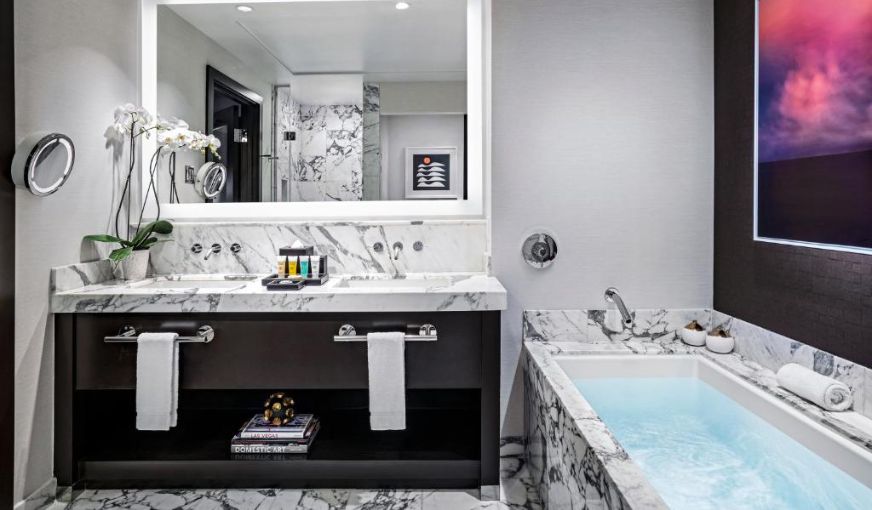Red Rock Casino Resort & Spa, room with private jacuzzi, photo 4