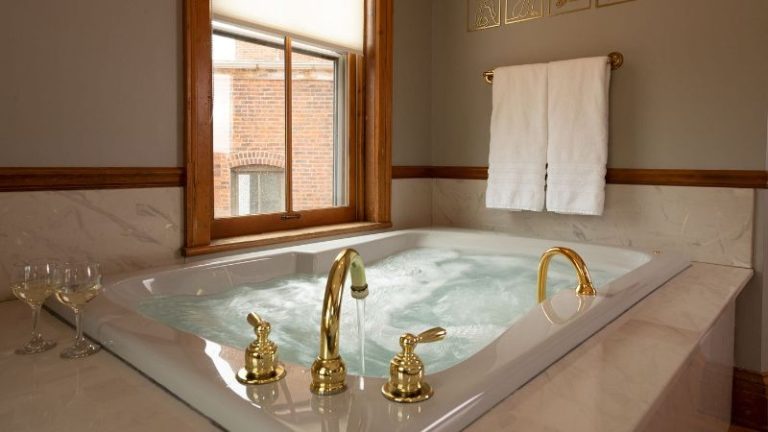 Riverboat Suites