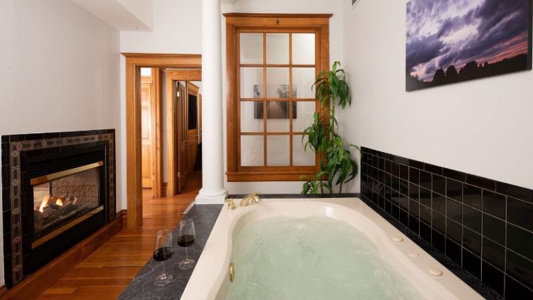 Riverboat Suites