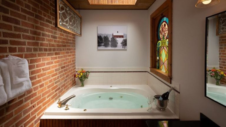 Riverboat Suites