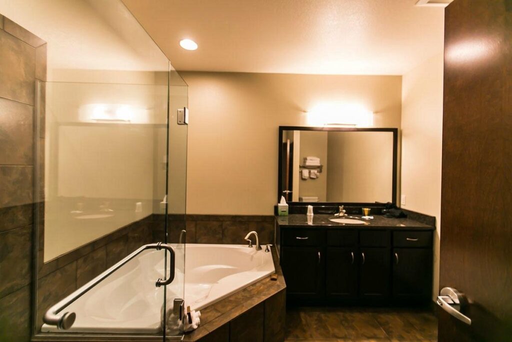 Roosevelt Inn & Suites