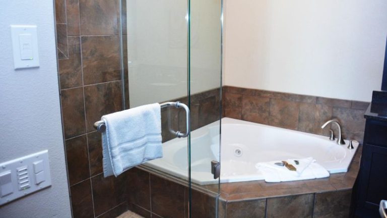 Roosevelt Inn & Suites