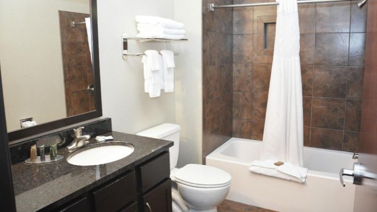 Roosevelt Inn & Suites