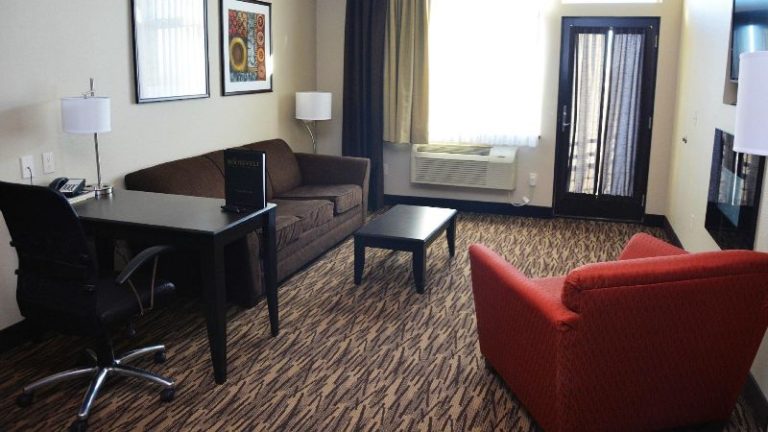 Roosevelt Inn & Suites