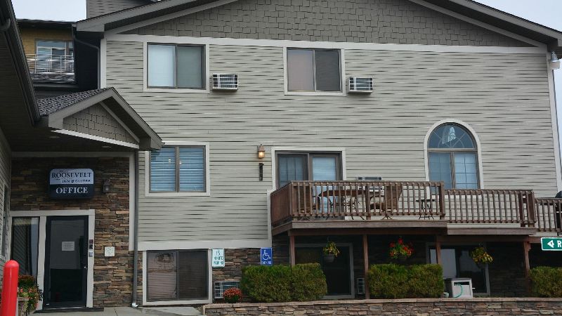 Roosevelt Inn & Suites, room with private jacuzzi, photo 7