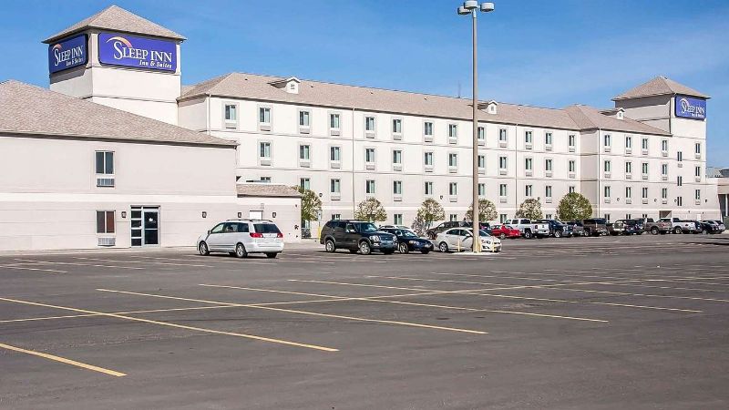 Sleep Inn & Suites Conference Center and Water Park, room with private jacuzzi, photo 6