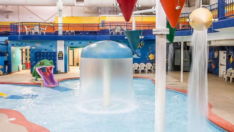 Sleep Inn & Suites Conference Center and Water Park, room with private jacuzzi, photo 7