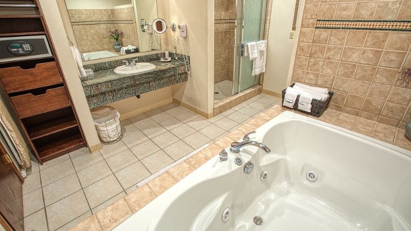 Sophie Station Suites, room with private jacuzzi, photo 2