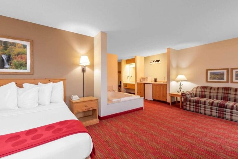 Comfort Inn & Suites Summerset – North Rapid City