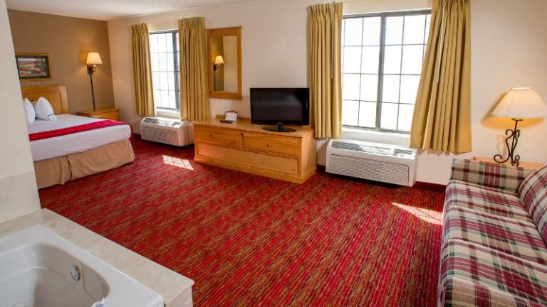 Comfort Inn & Suites Summerset – North Rapid City