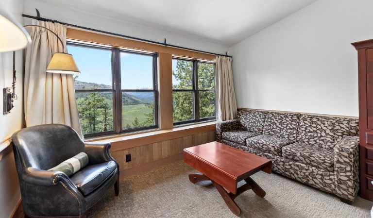 Sun Mountain Lodge