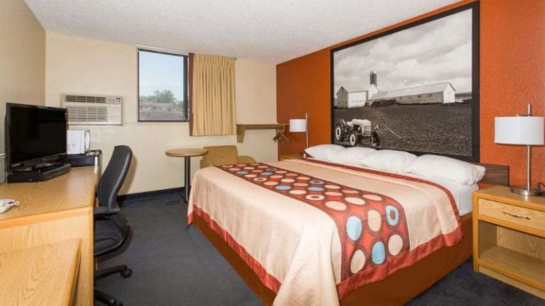 Super 8 by Wyndham Chadron NE