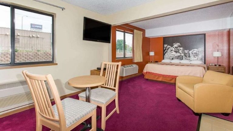 Super 8 by Wyndham Chadron NE