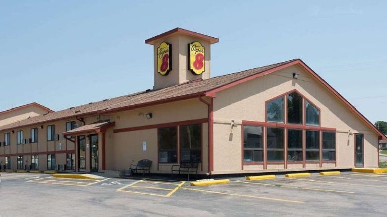 Super 8 by Wyndham Chadron NE
