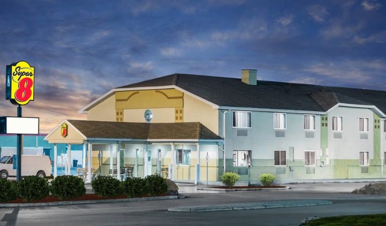 Super 8 by Wyndham Clearfield Hotel