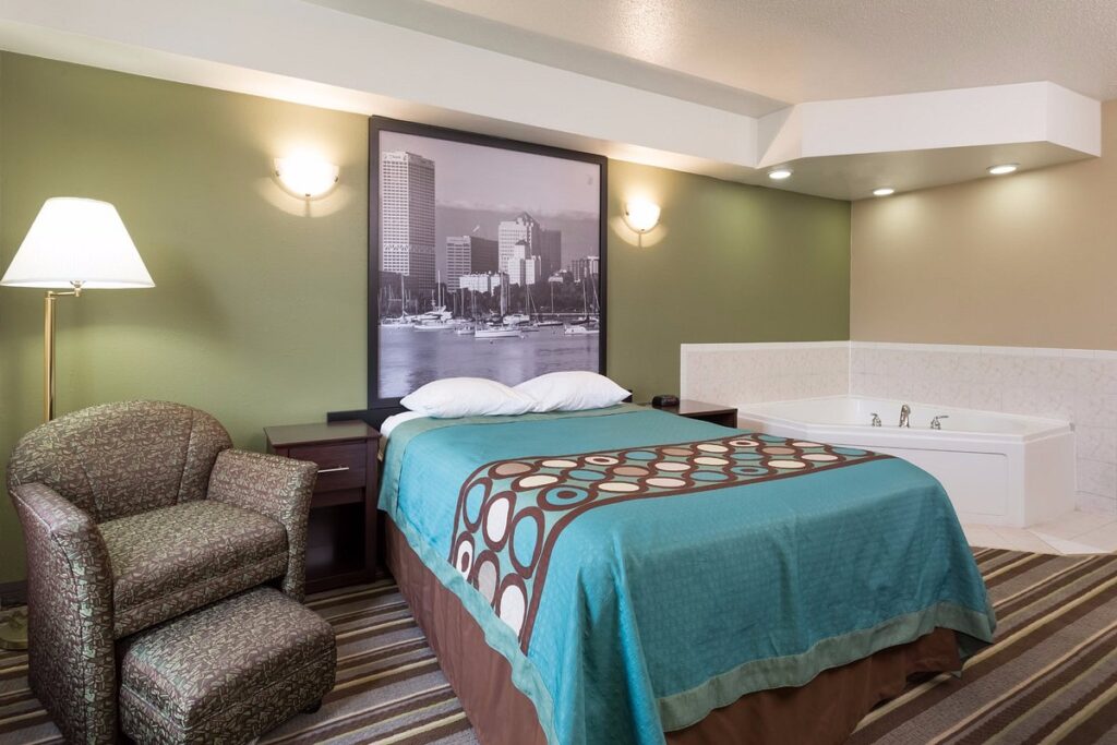 Super 8 by Wyndham Germantown/Milwaukee