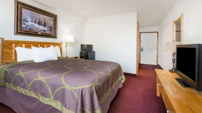 Super 8 by Wyndham Powell