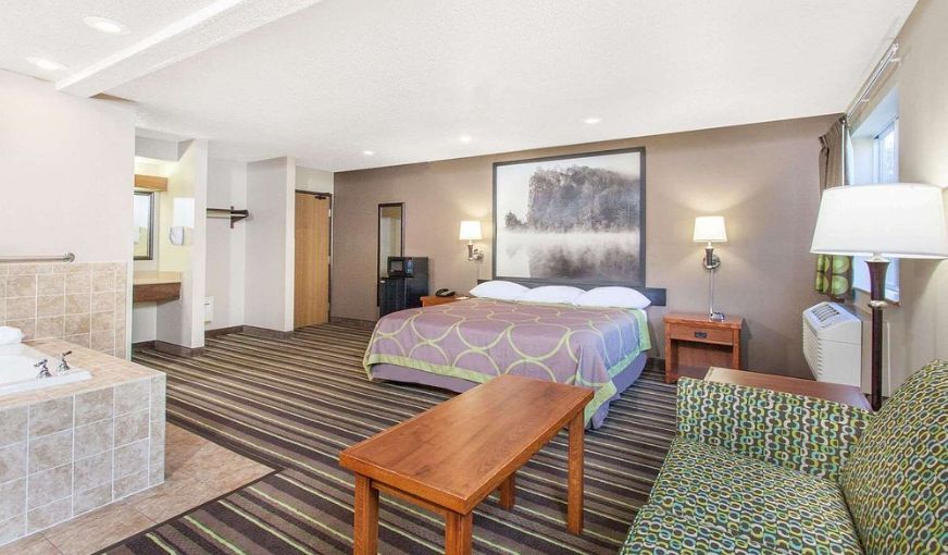 Super 8 by Wyndham Richlands / Claypool Hill Area