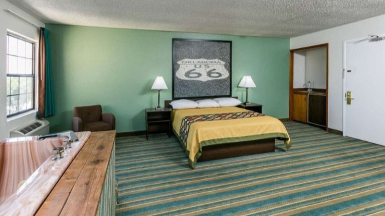 Super 8 by Wyndham Sapulpa/Tulsa Area