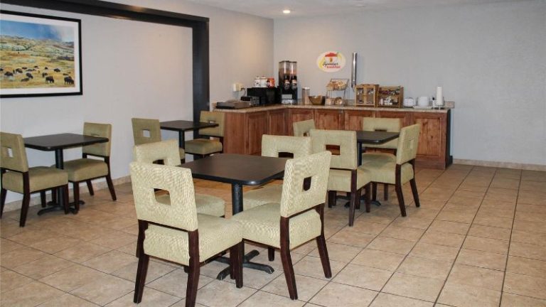 Super 8 by Wyndham Williston ND