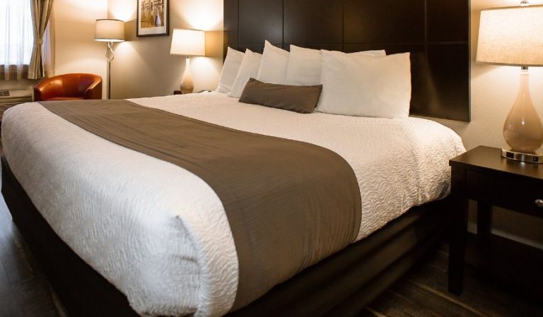 Ten Pin Inn & Suites