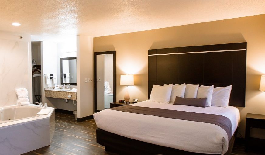 Ten Pin Inn & Suites