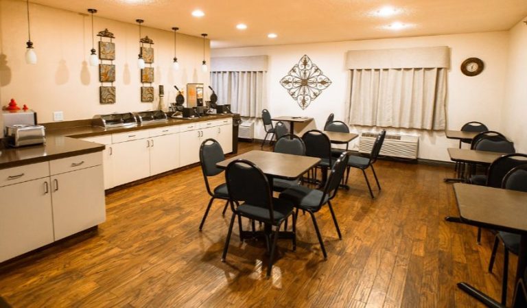 Ten Pin Inn & Suites