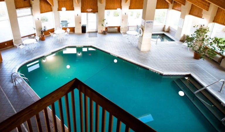 Ten Pin Inn & Suites