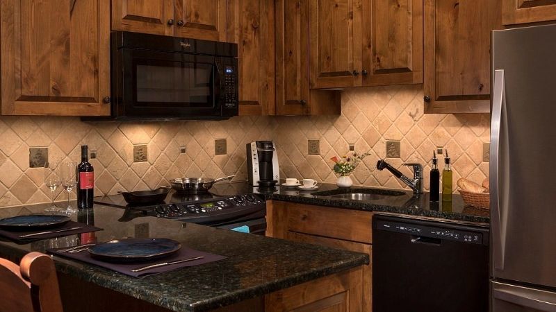 Teton Mountain Lodge & Spa, room with private jacuzzi, photo 5