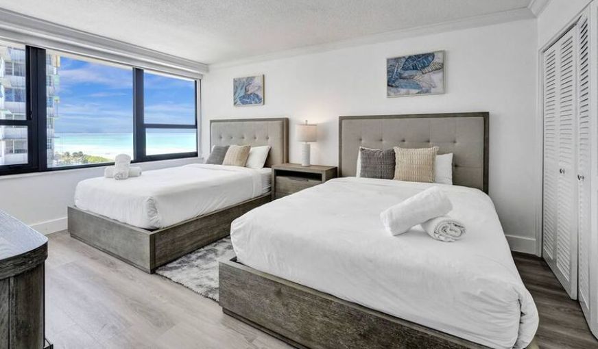 The Alexander, room with private jacuzzi, photo 2