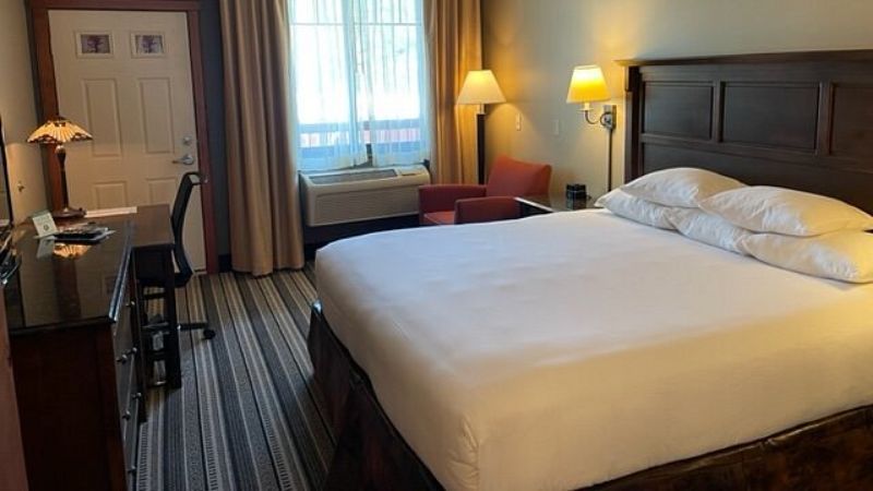 The Cody Hotel, room with private jacuzzi, photo 3