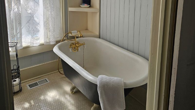 The Mulberry Inn, room with private jacuzzi, photo 2