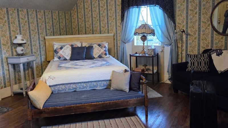 The Mulberry Inn, room with private jacuzzi, photo 3