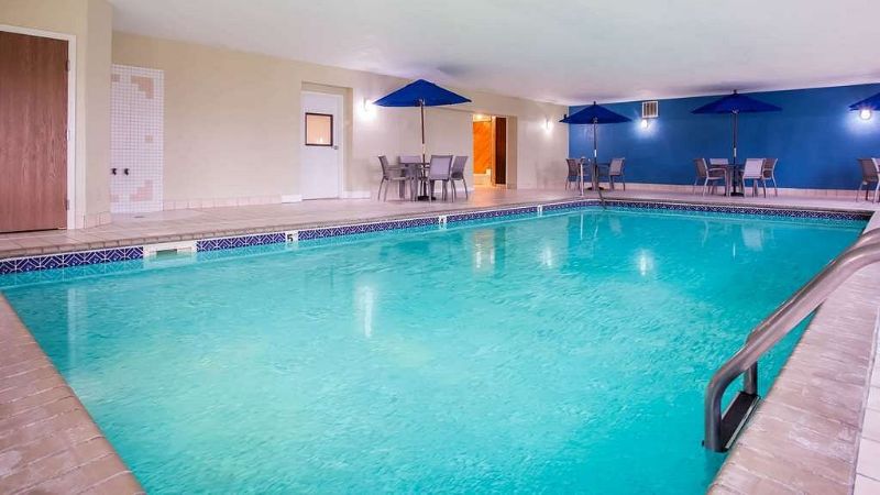Travelodge by Wyndham Wahpeton Event Center, room with private jacuzzi, photo 6