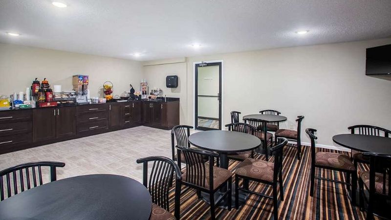 Travelodge by Wyndham Wahpeton Event Center, room with private jacuzzi, photo 7