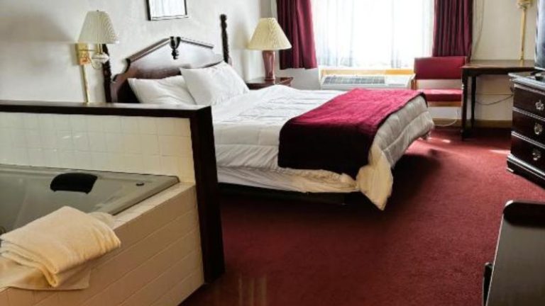 Voyageur Inn and Conference Center