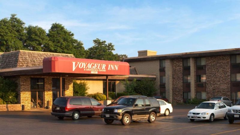 Voyageur Inn and Conference Center, room with private jacuzzi, photo 5