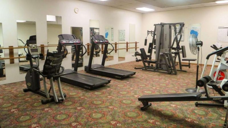 Voyageur Inn and Conference Center, room with private jacuzzi, photo 7