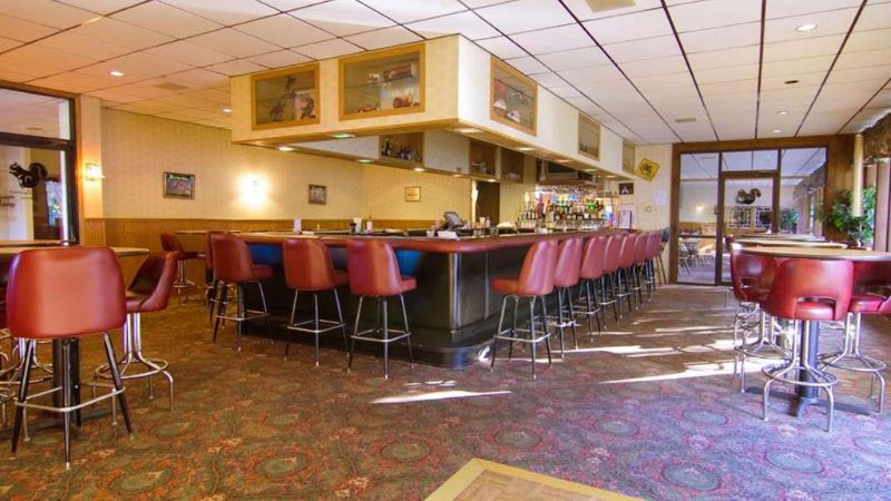 Voyageur Inn and Conference Center, room with private jacuzzi, photo 8