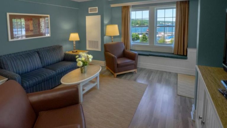 Watkins Glen Harbor Hotel