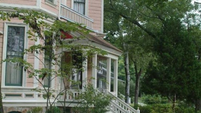 1884 Wildwood Bed and Breakfast Inn