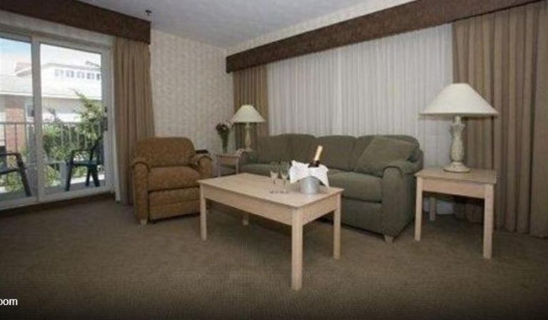Winnapaug Inn