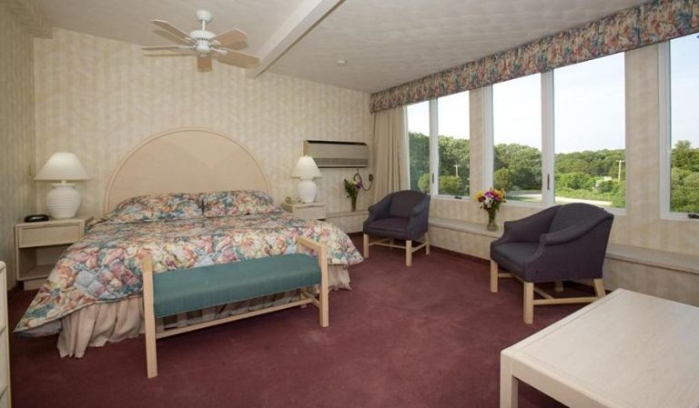 Winnapaug Inn