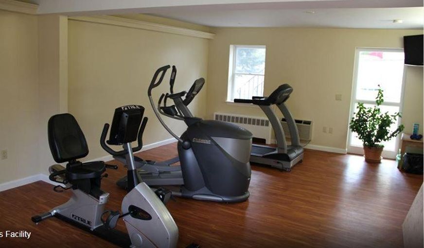 Winnapaug Inn, room with private jacuzzi, photo 5