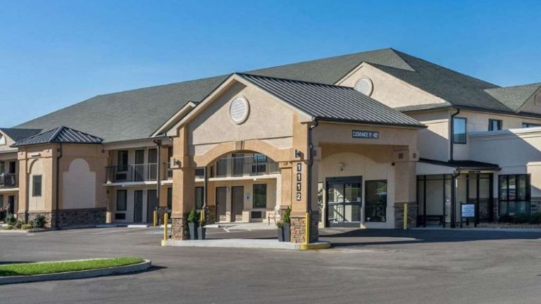 Baymont by Wyndham Clarksville