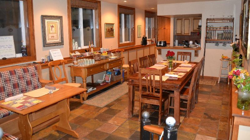 Inn on the Creek, room with private jacuzzi, photo 6
