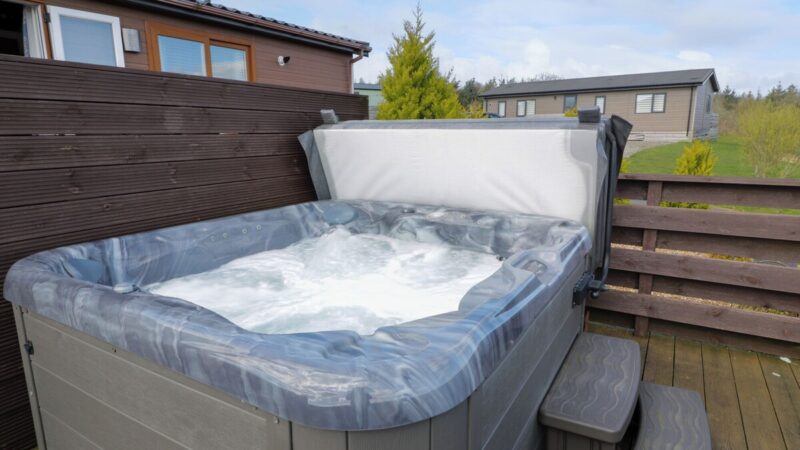 1 FISHERMANS HILL, cabin with a private hot tub, photo 1