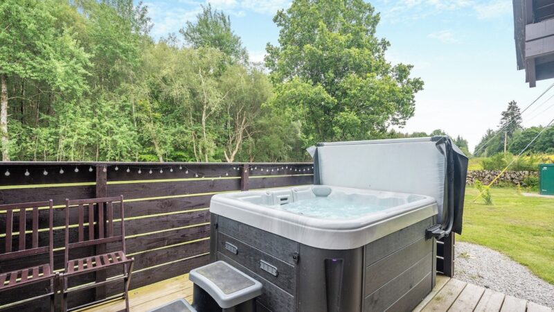2 bedroom accommodation in Dalbeattie, cabin with a private hot tub