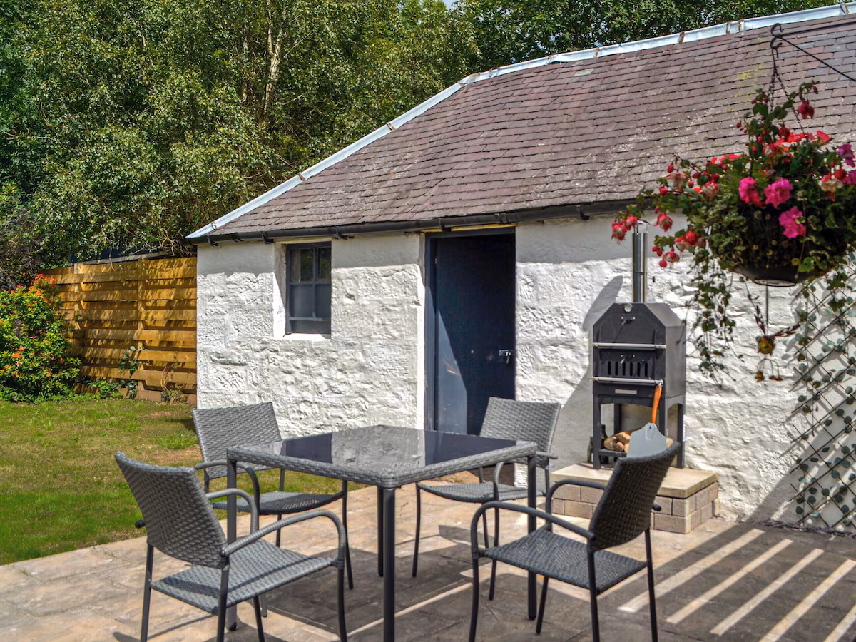 2 bedroom accommodation in Dumfries, cabin with a private hot tub, photo 2